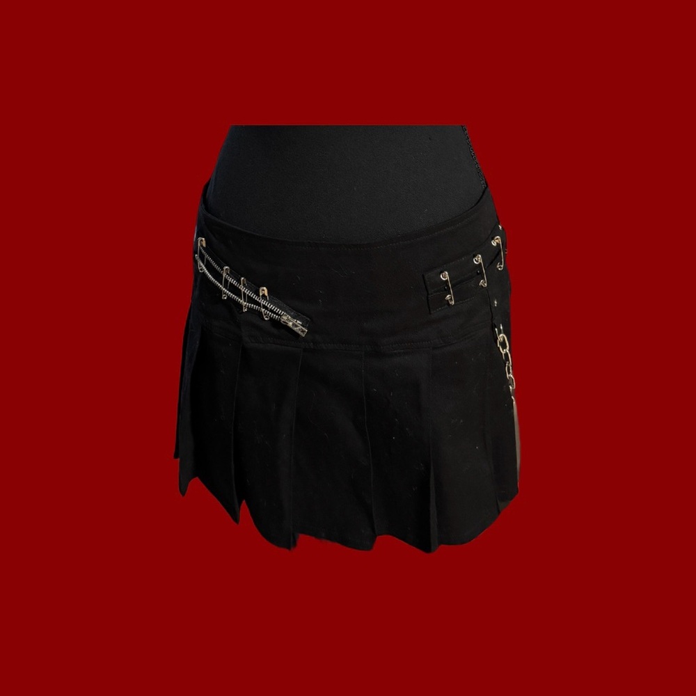 Tripp NYC black Pleated Skirt with Chain Detail